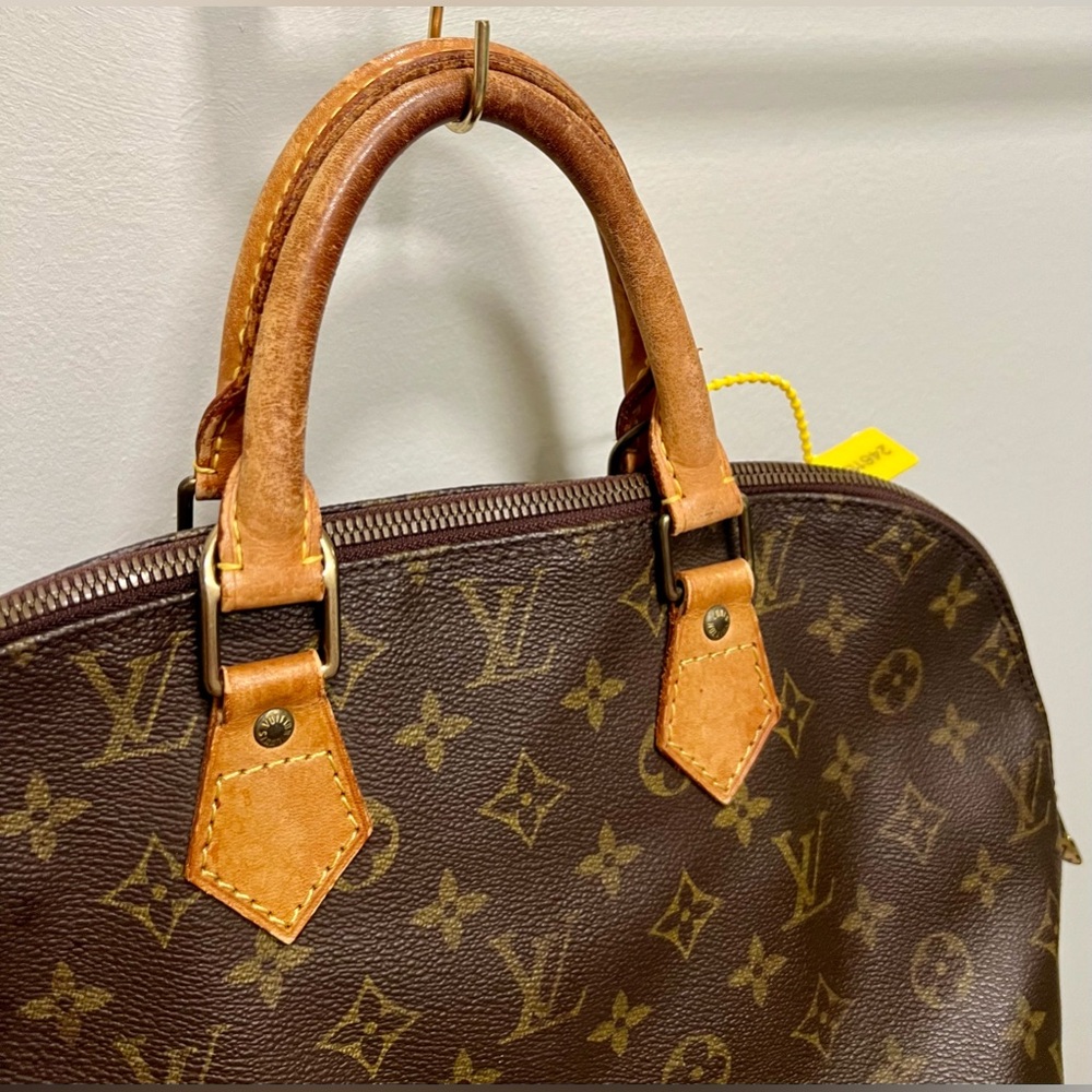 Louis Vuitton Handbag - Picture 3 of 10